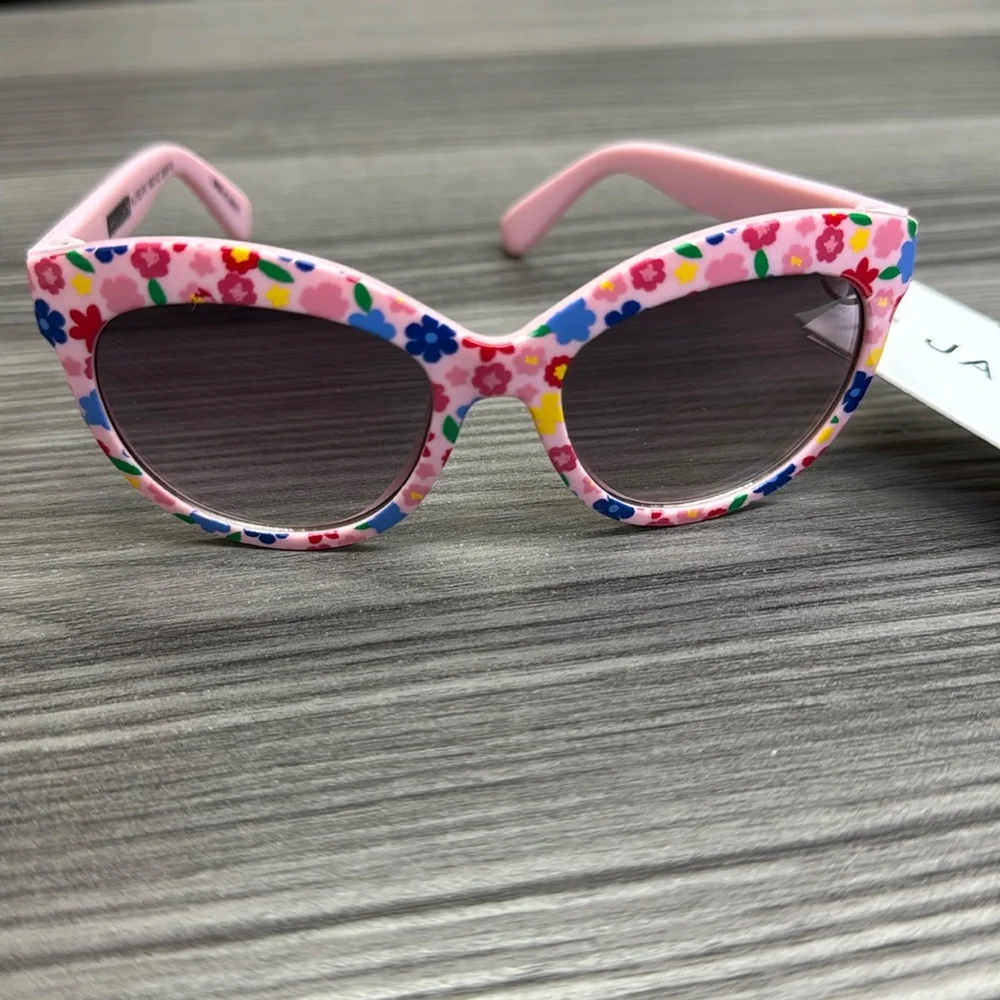 Janie & Jack Sunglasses for ages 0-2 years old. New in excellent condition. Pink